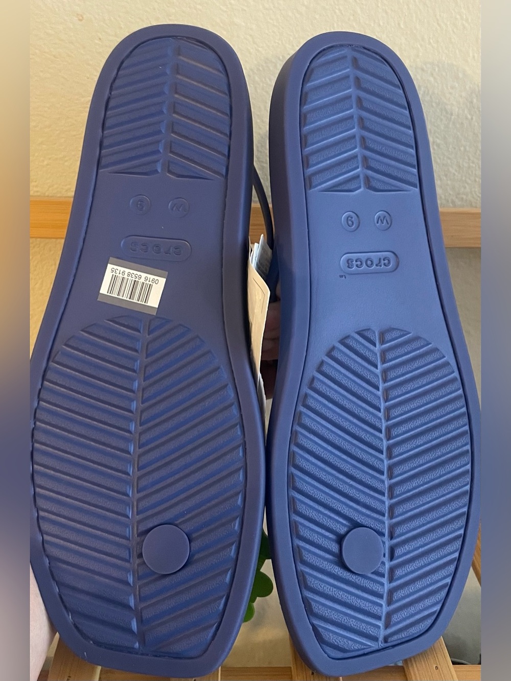 NEW…Crocs Miami Sandals - Picture 6 of 6